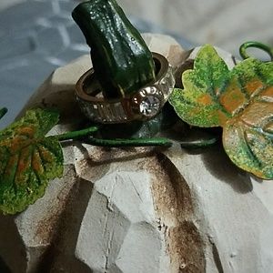 Rose gold Henri Bendel ring